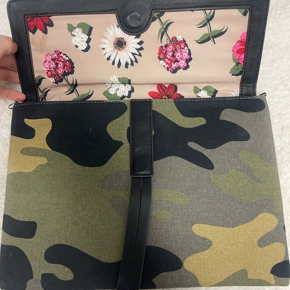 Stella&Dot camo clutch - Picture 2 of 3